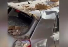 Νέος Κόσμος: Μπαλκόνι έπεσε και καταπλάκωσε σταθμευμένα αυτοκίνητα – Τι λέει ο ιδιοκτήτης του οχήματος