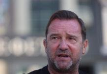 Νίκος Πλακιάς για Μαρία Καρυστιανού: «Το γνωστό έργο σε καινούργια εκδοχή» και η παραπομπή σε παλιά ελληνική ταινία