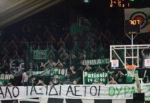 Τραγωδία ΠΑΟΚ: Τα πανό που ανέβασαν οι φίλοι του Παναθηναϊκού και της ΑΕΚ για τους αδικοχαμένους οπαδούς του Δικεφάλου