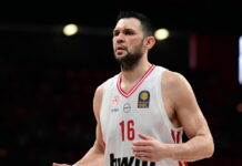 Παπανικολάου: «Ο πατέρας μου οδηγούσε επτά ώρες και κοιμόταν στο αμάξι μέχρι να τελειώσει ο αγώνας και να γυρίσουμε σπίτι»