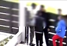 Πάτρα: Η στιγμή που τρεις νεαροί αρπάζουν χρήματα από παιδιά που έλεγαν τα κάλαντα