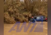 Πικέρμι: Οι δραματικές στιγμές με το αυτοκίνητο που παρασύρθηκε από το νερό και η διάσωση των ανθρώπων