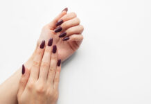 Αυτά είναι τα top 5 χρώματα νυχιών για το 2026 σύμφωνα με το Pinterest