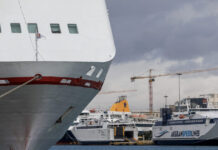 Ακυρώνονται δρομολόγια πλοίων στον Πειραιά χωρίς να υπάρχει απαγορευτικό: Δεν κατάφεραν να δέσουν 2 πλοία στη Μήλο