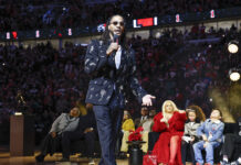 Οι Σικάγο Μπουλς απέσυραν τη φανέλα του Ντέρικ Ρόουζ, με δάκρυα στα μάτια ο άλλοτε MVP του NBA