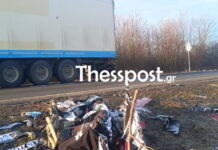 Ράγισαν καρδιές στη Ρουμανία: Οπαδοί του ΠΑΟΚ κάλυψαν με κασκόλ και μπλούζες το σημείο της τραγωδίας