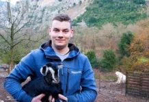 Αιτωλοακαρνανία: Ο 18χρονος κτηνοτρόφος που επιμένει παραδοσιακά (video)