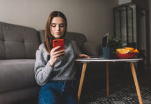 Smartphones: Πώς γλιτώνουμε το κρυφό κόστος των οθονών;