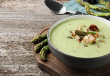 Σούπα βελουτέ με σπαράγγια