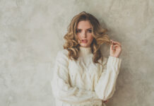 Suede brunette: Το χρώμα μαλλιών που θα δώσει ρετρό αέρα στις εμφανίσεις σας