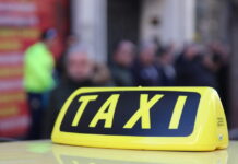 Ταξί: Απεργία διαρκείας από την Τρίτη – Αντιδρούν για τα βαν και τη μετάβαση στην ηλεκτροκίνηση