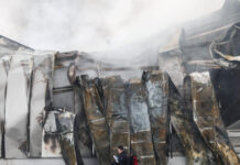 Τραγωδία στη «Βιολάντα»: «Είδαν το ταβάνι να πέφτει» από την έκρηξη και πετάχτηκαν έξω – Πώς σώθηκαν οι εργαζόμενοι τραυματίες