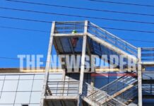 Θρίλερ στον Βόλο: Άνδρας στο νοσοκομείο απειλεί να πέσει στο κενό