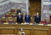 Η Βουλή τίμησε τους ήρωες των Ιμίων: «Ο Τάκης καμαρώνει από ψηλά» – Να ανοίξει ο φάκελος ζητά η Ζωή Κωνσταντοπούλου