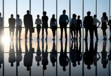 Κατώτατος μισθός: Τα δύο σενάρια για την αύξηση που βρίσκονται στο τραπέζι – Στο τέλος Μαρτίου η απόφαση