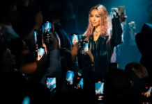 Ελένη Φουρέιρα: Η ατάκα που της είπε ο γιος της και την έκανε (παραλίγο) να «παντρευτεί» τη ροζ περούκα της