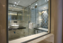 Το μεγαλύτερο λάθος που κάνετε όταν κρεμάτε τις πετσέτες μπάνιου (και είναι επικίνδυνο για την υγιεινή σας)