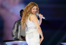 Shakira: Της φλάσαραν φωτό τον Πικέ ως διάολο στη συναυλία της και η αντίδρασή της έγινε Viral