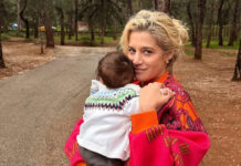 Τζένη Θεωνά: Έκοψαν βασιλόπιτα στην πολυκατοικία της και όλοι θέλουν να μάθουν πού μένει!