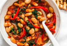 Γίγαντες με πιπεριές και σπανάκι: Η νηστίσιμη συνταγή που θα λατρέψετε