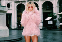 Δούκισσα Νομικού: Τραγουδώντας στη βροχή στο Παρίσι…. Πάνε τα μαλλάκια μου, πάνε τα καημένα…