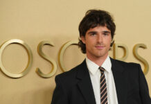 Στο Σίδνεϊ, ο Jacob Elordi ξανασυναντά τους παιδικούς του φίλους στο κόκκινο χαλί του «Wuthering Heights»