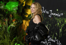 Η Kylie Minogue έγινε ξανά κούκλα Barbie και η χαρά της δεν κρύβεται