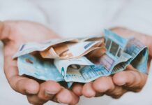 Eurostat: Τι δείχνουν τα στοιχεία για το χάσμα στις συντάξεις μεταξύ ανδρών και γυναικών σε Ελλάδα και Ε.Ε.