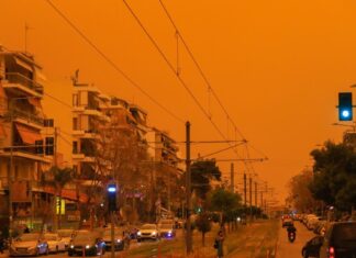 Διπρόσωπος ο καιρός το Σαββατοκύριακο: Αφρικανική σκόνη, βροχές και υψηλές θερμοκρασίες