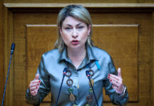 Κόντρα κυβέρνησης και ΠΑΣΟΚ για τις δηλώσεις Αλεξοπούλου: «Ρεσιτάλ λαθροχειρίας», «πάει πολύ να μιλάτε για διαστρέβλωση»