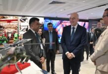 Δένδιας από Ινδία: Σημαντικές προοπτικές συνεργασίας στην αμυντική καινοτομία