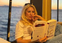 Ελένη Μενεγάκη: Το βιβλίο όλο νόημα που διάβαζε στην επιστροφή από Άνδρο