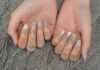 Dolphin skin nails: Η τάση στα νύχια που φέρνει το καλοκαίρι μέσα στον χειμώνα