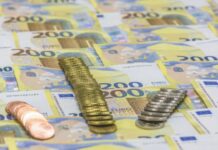 Νέο συνταξιοδοτικό και φορολογικό νομοσχέδιο: Μείωση φόρου για λαϊκές αγορές – Αλλαγές σε συντάξεις ενστόλων, δημοσίων υπαλλήλων και θυμάτων του δυστυχήματος των Τεμπών