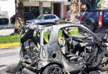 Άλιμος: Αυτοκίνητο Smart «λαμπάδιασε» στην Λεωφόρο Ιωνίας και καταστράφηκε ολοσχερώς