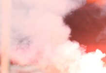 Θεσσαλονίκη: Χειροπέδες σε 26χρονο που άναψε ναυτικές φωτοβολίδες σε ποδοσφαιρικό αγώνα