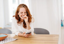 Γέλιο: Πώς καταφέρνει να «γυμνάζει» το σώμα;