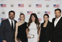 Η «λαμπερή» πρεμιέρα της «Melania» – Οικοδέσποινα η Κίμπερλι Γκλιφόιλ, ποιοι παρευρέθηκαν στο Κέντρο Αθηνών