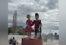 Γλυφάδα: Ο βασιλιάς καρνάβαλος δεν καιγόταν με τίποτα – Προσπαθούσαν πάνω από μια ώρα να του βάλουν φωτιά