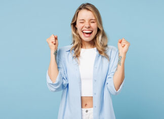 4 συνήθειες που «κλέβουν» τη χαρά σου χωρίς να το καταλαβαίνεις