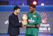 Ο Χέιζ-Ντέιβις έριξε καρφί σε όσους σχολιάζουν το συμβόλαιό του: «Δεν ακούω καλά πάνω στις επευφημίες για το MVP»