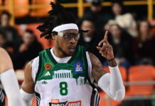 Παναθηναϊκός: Οι γονείς του Ρισόν Χολμς τραγούδησαν με τον δικό τους μοναδικό τρόπο για την κατάκτηση του Κυπέλλου