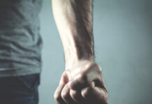 Κολωνάκι: Πυγμάχος πορτιέρης χτύπησε άγρια και «συνέθλιψε» το κρανίο επιχειρηματία – Μπήκε φυλακή μετά από 14 χρόνια