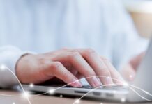 Ψηφιακές συναλλαγές με το Δημόσιο: Άλμα 86% το 2025 σε σχέση με το 2023