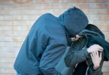 Ηράκλειο: 13χρονος χτύπησε άγρια συμμαθητή του μέσα στο σχολείο τους – Συνελήφθη η μητέρα του