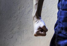 Περιστέρι: Άγνωστος επιτίθεται σε γυναίκες με παιδιά σε παιδική χαρά – «Πέταξε έναν αναπτήρα, άρχισε να βρίζει και να απειλεί»