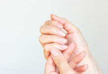 Japanese manicure: Η μίνιμαλ τάση στα νύχια που θα λατρέψετε