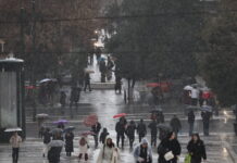 Καιρός αύριο: Ισχυρές βροχές και καταιγίδες σε Αττική και Θεσσαλονίκη – Χιονοπτώσεις στα ορεινά