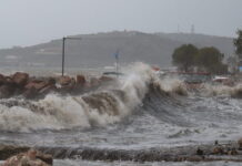 Καιρός αύριο: Τοπικές βροχές σε Πελοπόννησο και Δωδεκάνησα – Θυελλώδεις άνεμοι έως 9 μποφόρ σε Ιόνιο και Αιγαίο