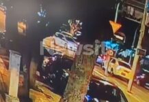 Καλλιθέα: Η στιγμή που η 2χρονη που έπεσε στο συντριβάνι μεταφέρεται με περιπολικό στο νοσοκομείο – Βίντεο ντοκουμέντο